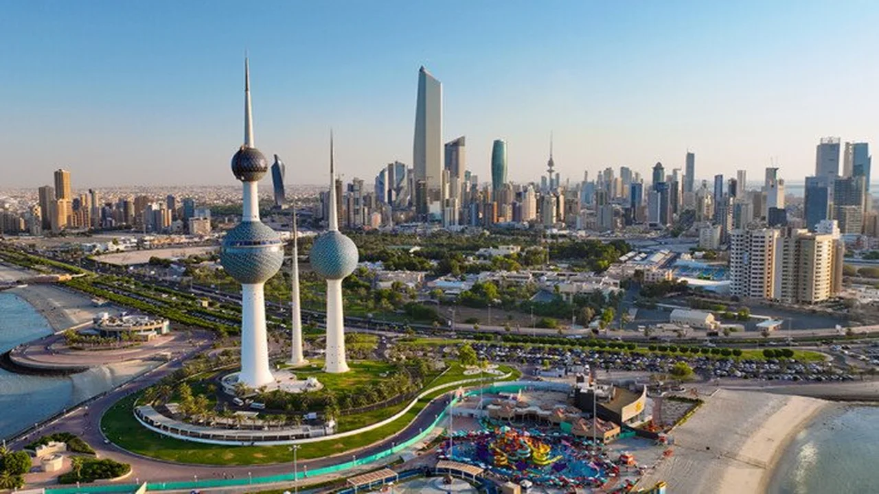 طقس الكويت السبت: أجواء حارة وغائمة نهاراً ومعتدلة خلال ساعات الليل